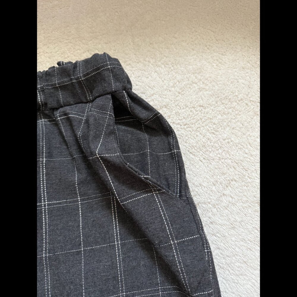Gray Elasticized Mid Rise Cropped Pants - Picture 2 of 5